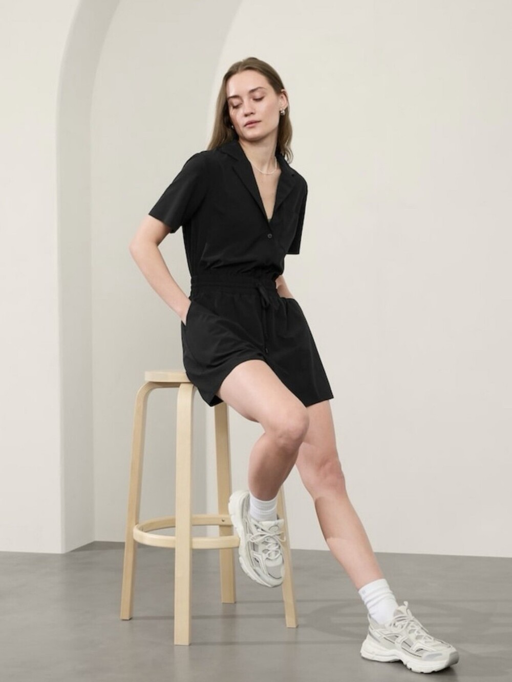Athleta Avenue Romper Size Medium Black